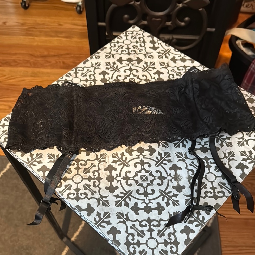 Never worn - Elegant Black Lace Garter Belt with Boning sz. 10-18